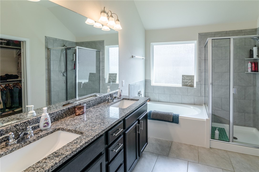 219 Prato Place Georgetown, TX 78628 - Photo 11 of 25 Primary Bath
