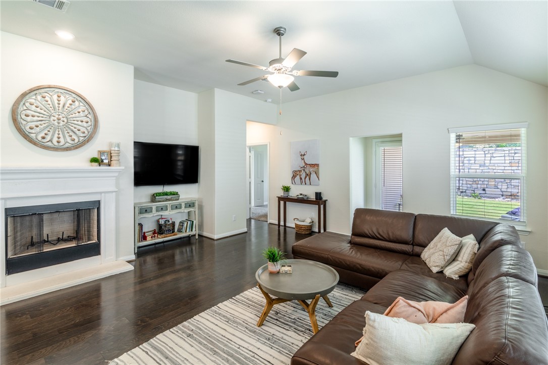 219 Prato Place Georgetown, TX 78628 - Photo 8 of 25 Neutral Color Palette