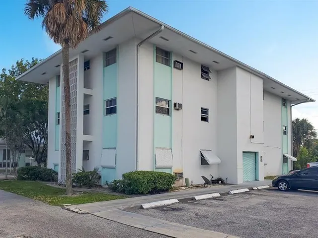 $1,300 | 1150 East Sample Road, Unit 102, Pompano Beach, FL 33064