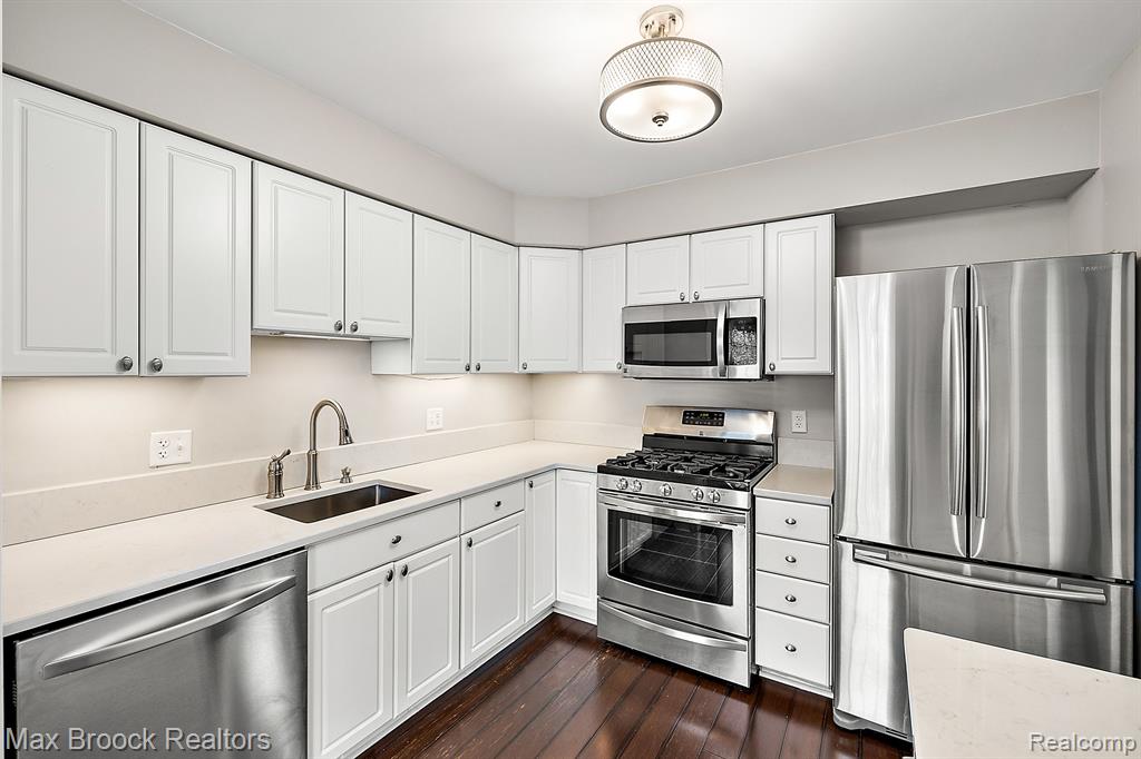 18674 West 13 Mile Road Beverly Hills, MI 48025 - Photo 12 of 33