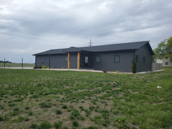 a view of a house with a backyard
