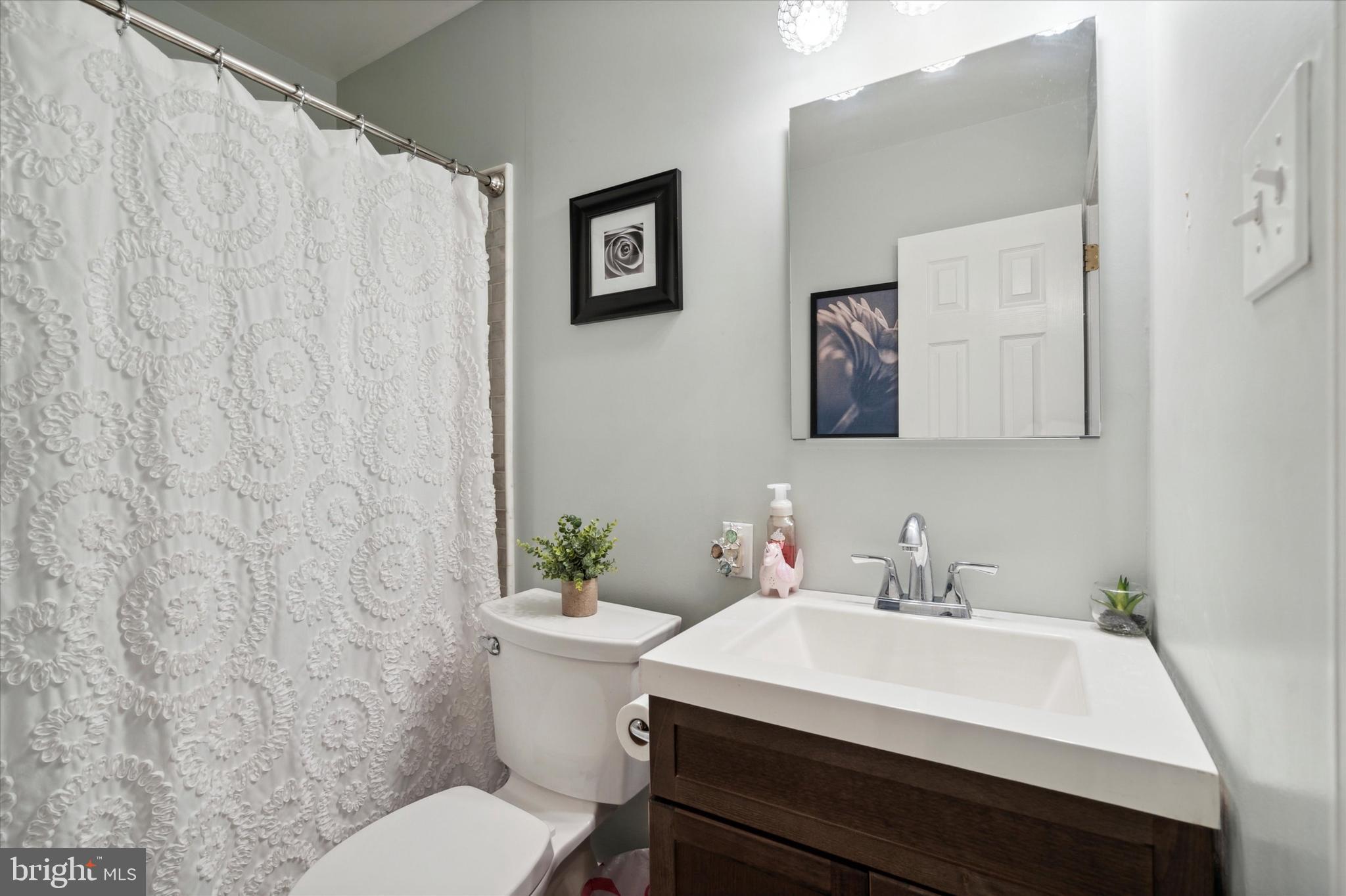 1174 Cushmore Road Southampton, PA 18966 - Photo 17 of 25 hallway full bath
