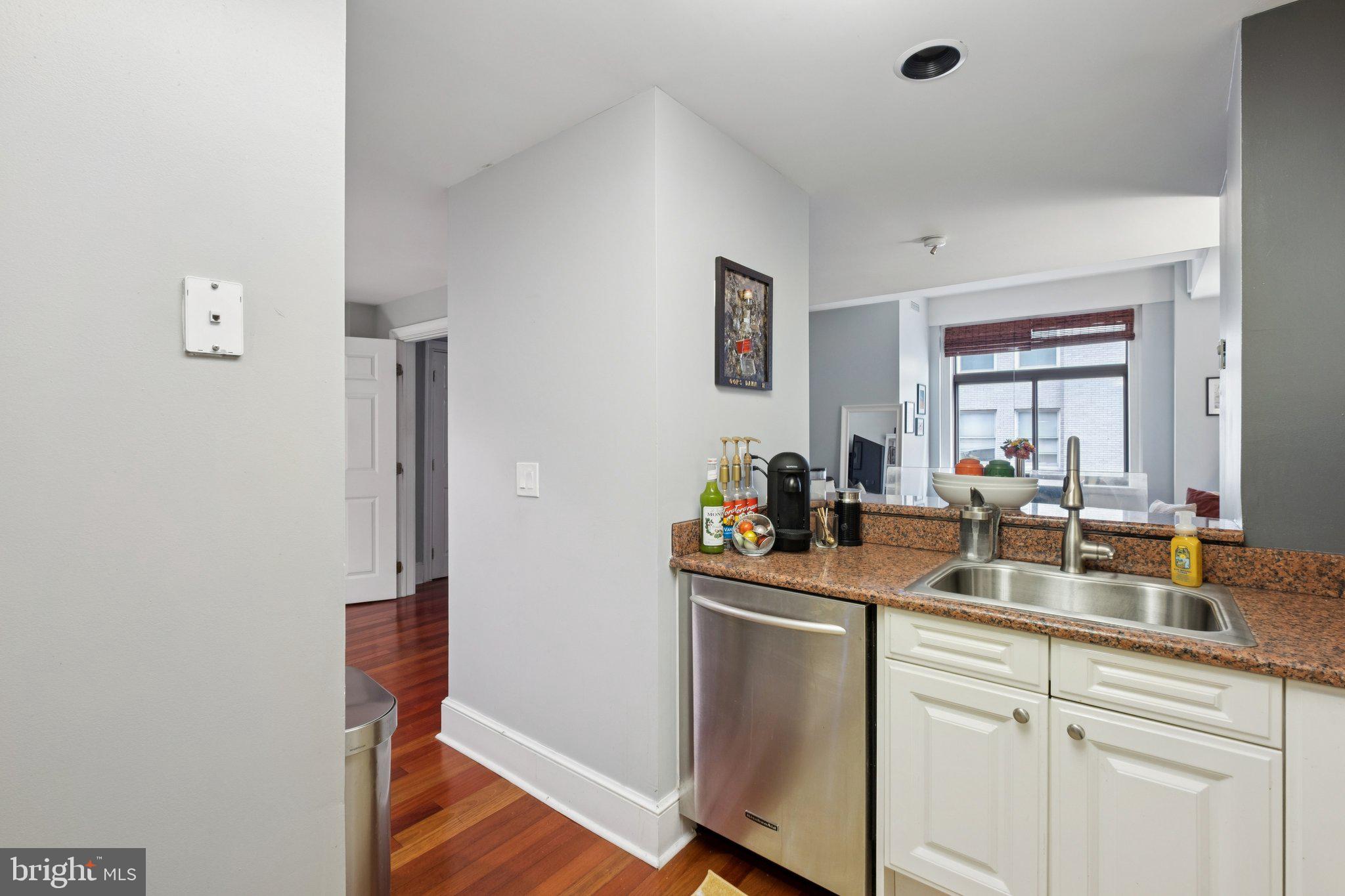 1500 Chestnut Street, Unit 15E Philadelphia, PA 19102 - Photo 2 of 5