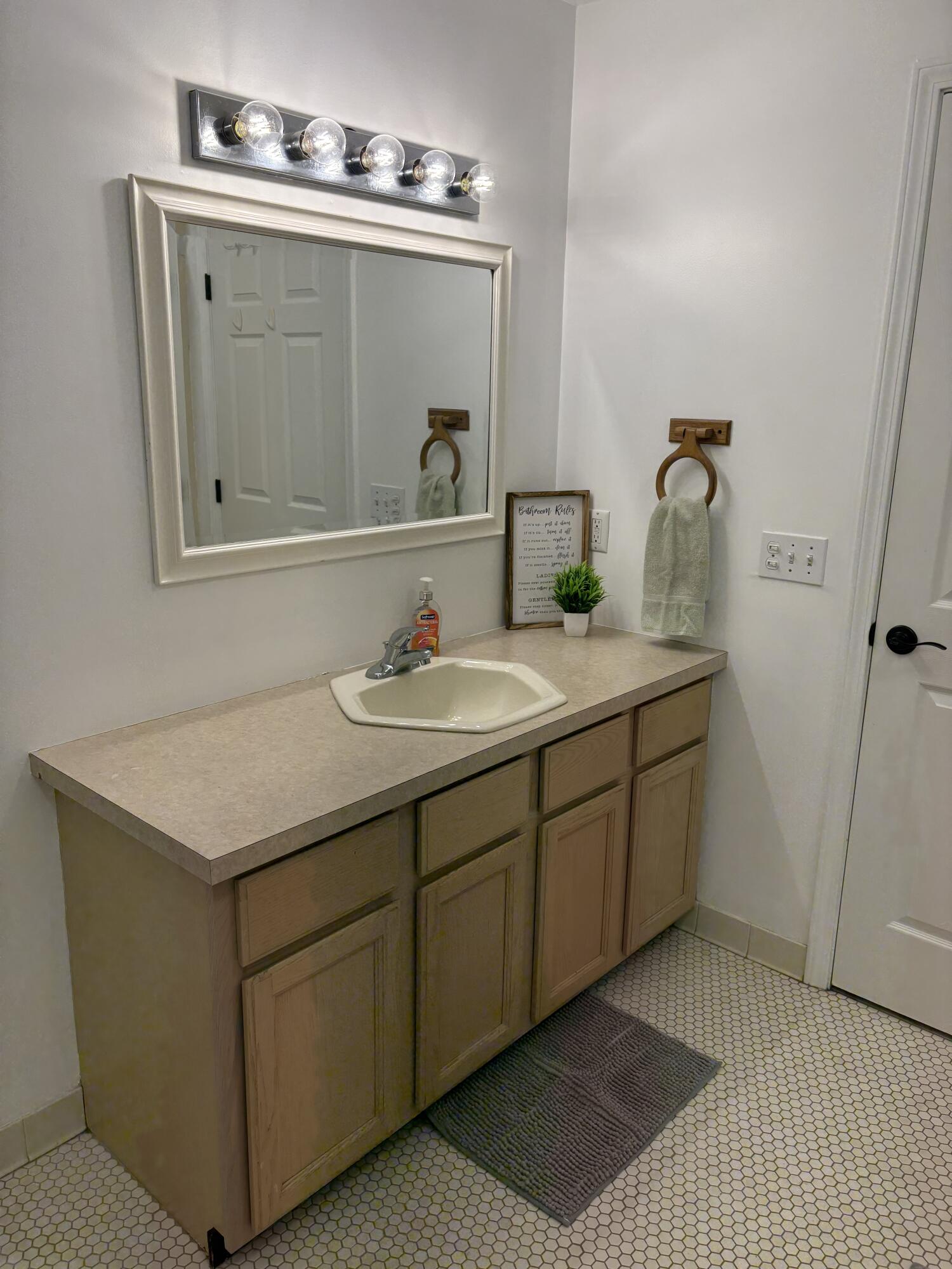 4125 Rural Street Waterford, MI 48329 - Photo 11 of 45 Upsatirs bath