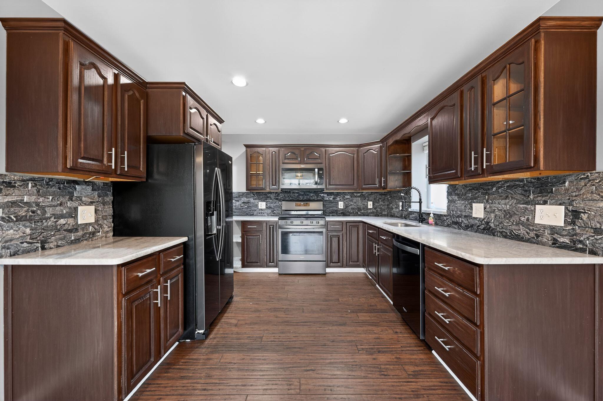 4125 Rural Street Waterford, MI 48329 - Photo 12 of 54 kitchen-25