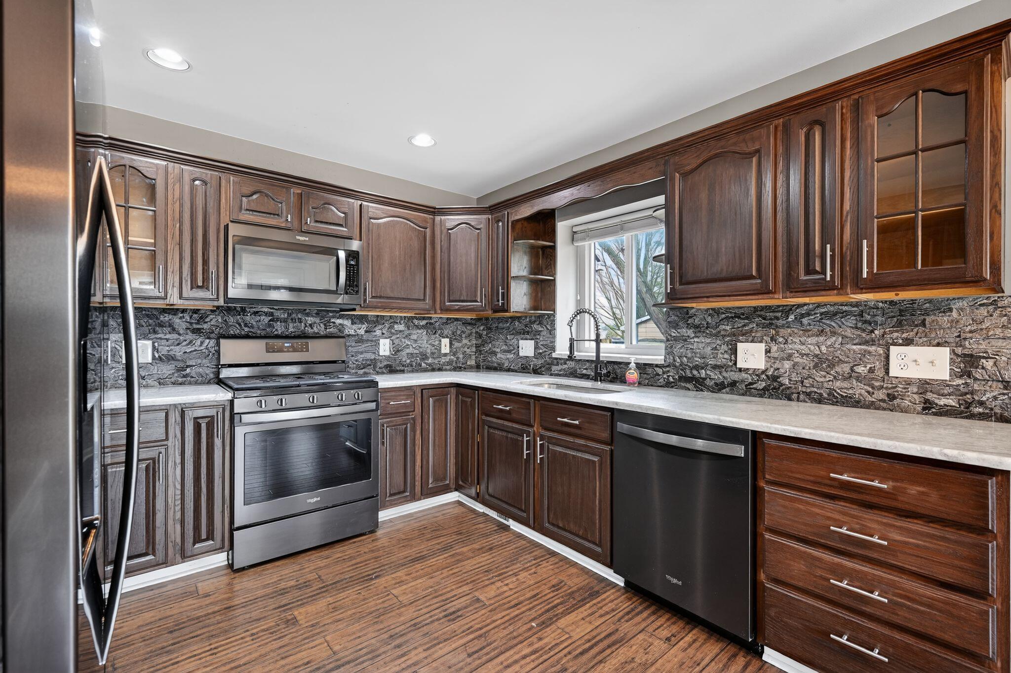 4125 Rural Street Waterford, MI 48329 - Photo 14 of 54 kitchen-29