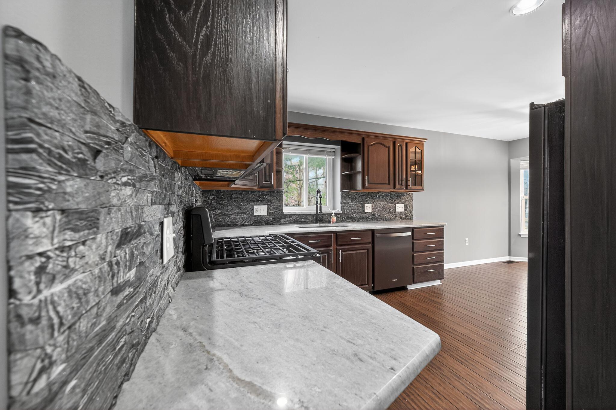 4125 Rural Street Waterford, MI 48329 - Photo 15 of 54 Kitchen-24