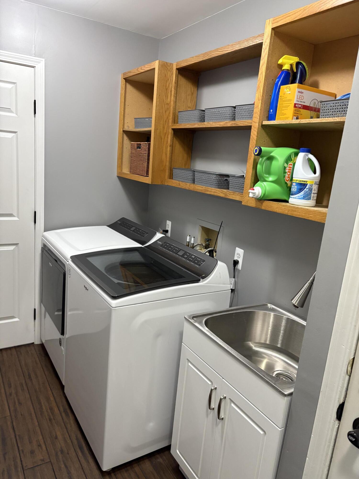 4125 Rural Street Waterford, MI 48329 - Photo 17 of 45 laundry room