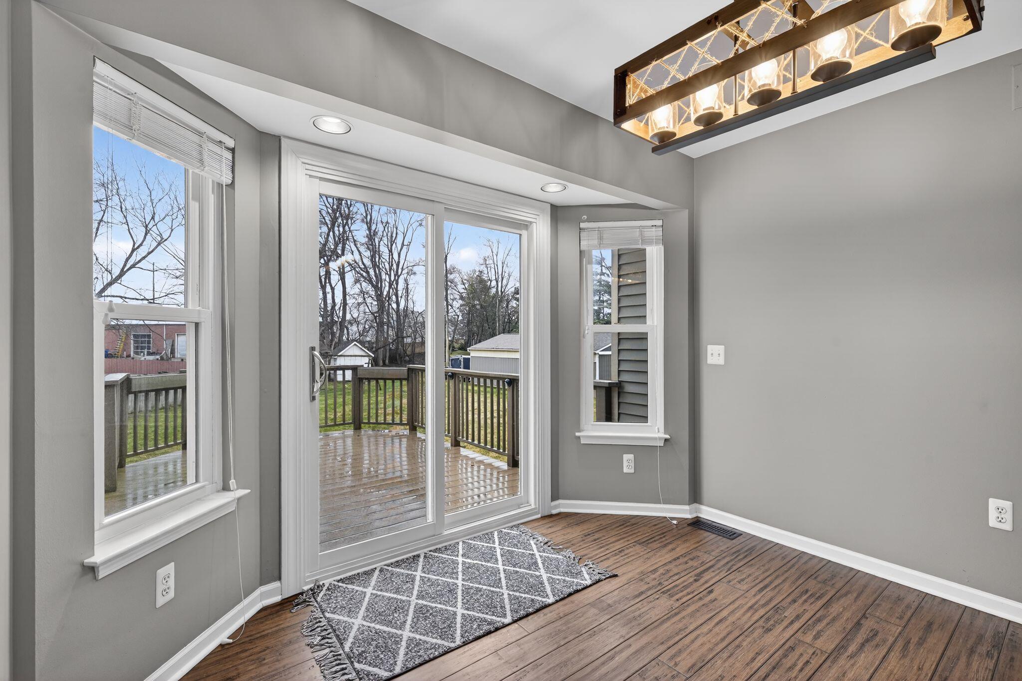 4125 Rural Street Waterford, MI 48329 - Photo 17 of 54 Sliding deck doors-14