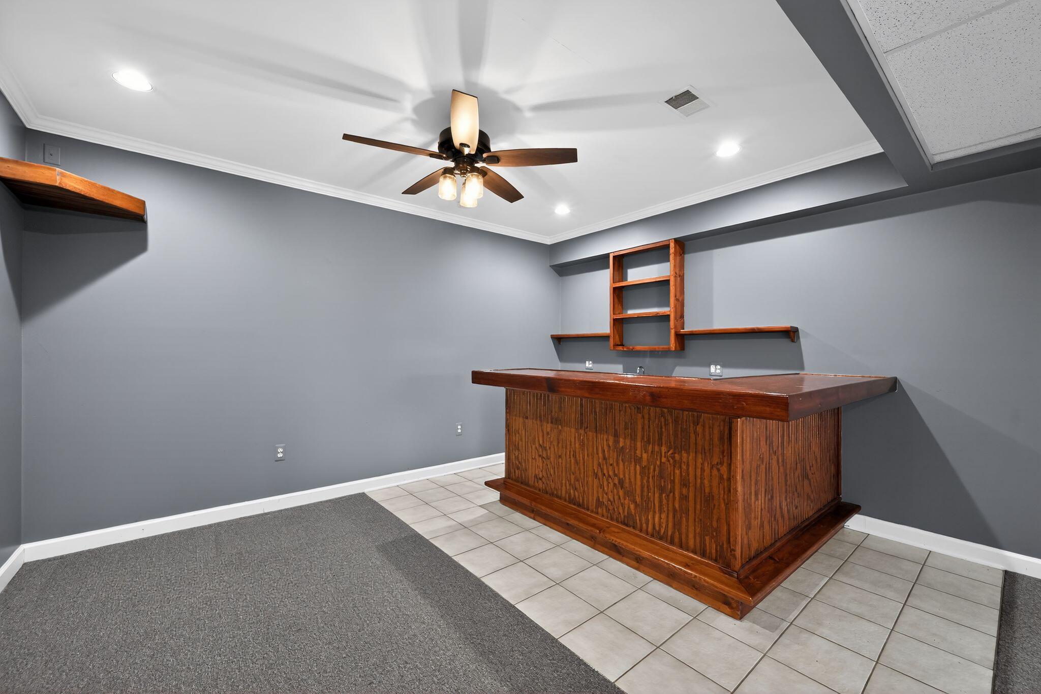 4125 Rural Street Waterford, MI 48329 - Photo 39 of 54 bar-37