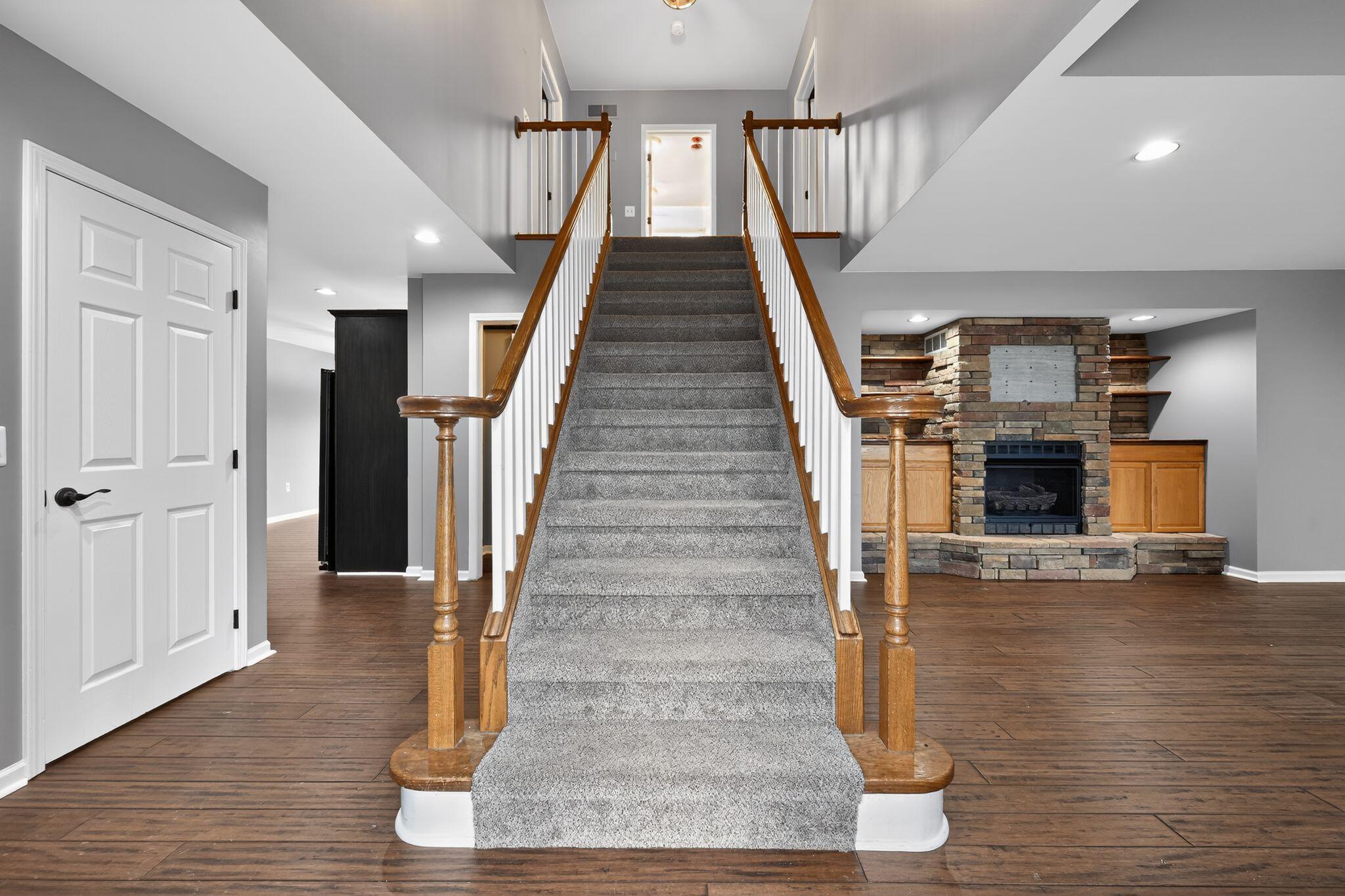 4125 Rural Street Waterford, MI 48329 - Photo 4 of 54 stairs-49