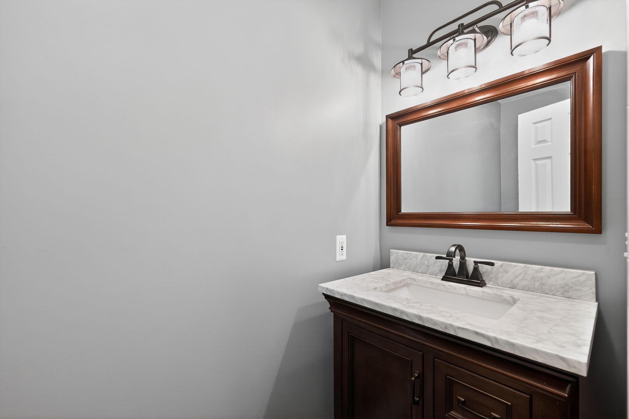 4125 Rural Street Waterford, MI 48329 - Photo 44 of 54 downstsairs bath-31