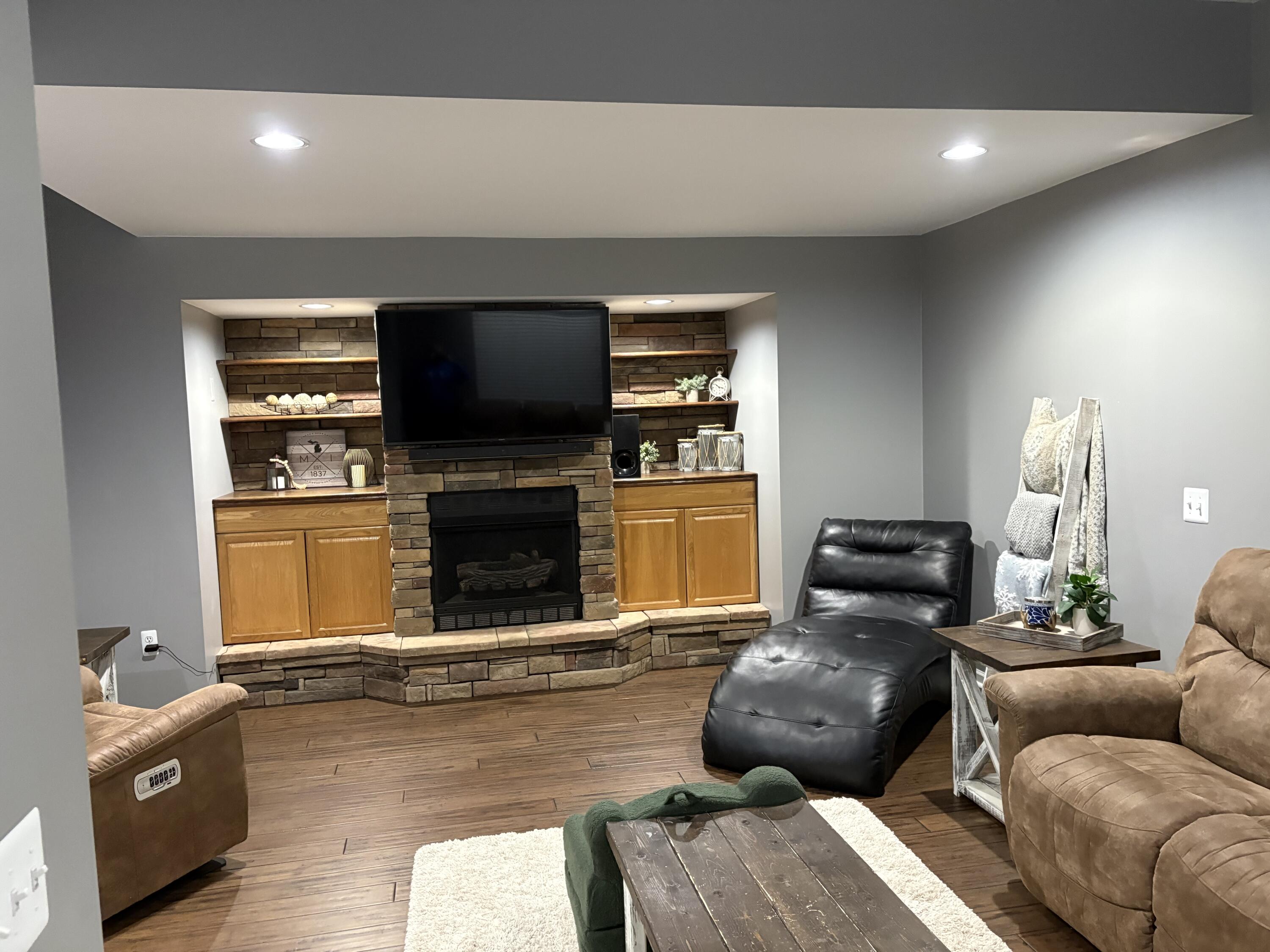 4125 Rural Street Waterford, MI 48329 - Photo 6 of 45 fire place 2