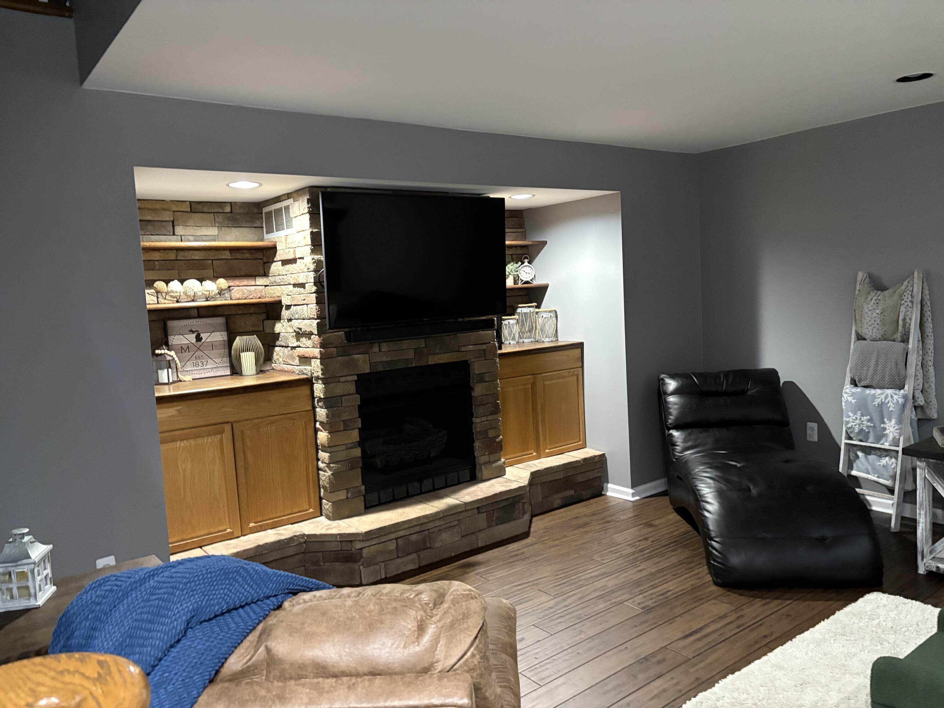 4125 Rural Street Waterford, MI 48329 - Photo 7 of 45 fireplace