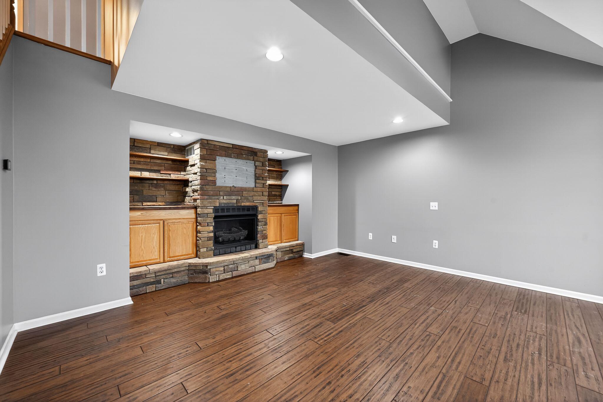 4125 Rural Street Waterford, MI 48329 - Photo 10 of 54 Fireplace-18