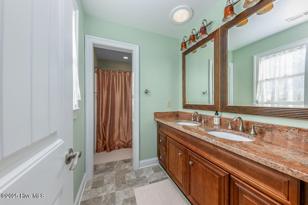 180 Taylor Road Marshallberg, NC 28553 - Photo 14 of 35 Second Level Hall Bath