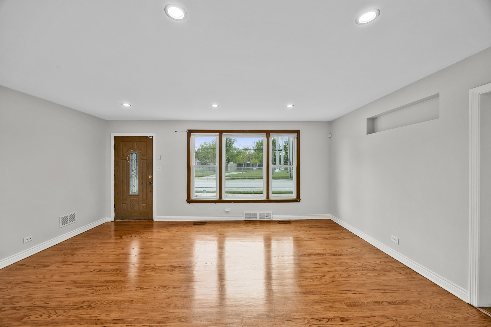 4405 Butterfield Road Hillside, IL 60162 - Photo 5 of 23