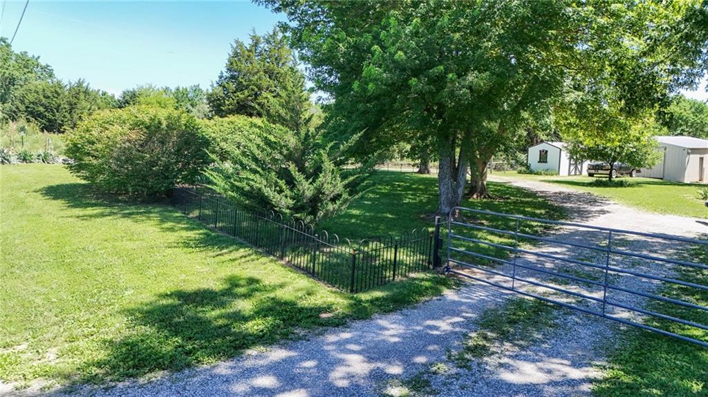1748 East 800 Road Lawrence, KS 66049 - Photo 6 of 56