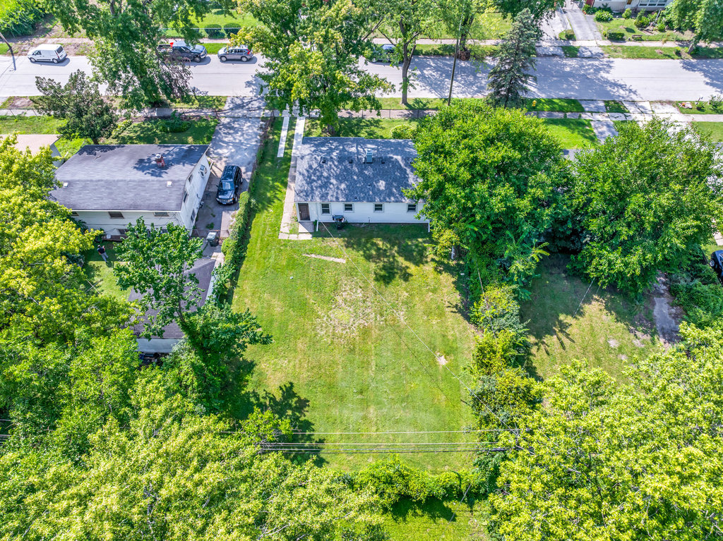 15417 Cherry Lane Markham, IL 60428 - Photo 19 of 24 an aerial view of a house with a yard