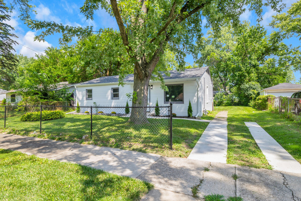 15417 Cherry Lane Markham, IL 60428 - Photo 20 of 24 a front view of house with yard and green space
