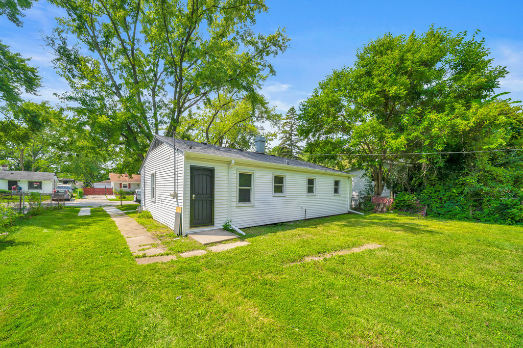 15417 Cherry Lane Markham, IL 60428 - Photo 23 of 24 a view of a yard with a house