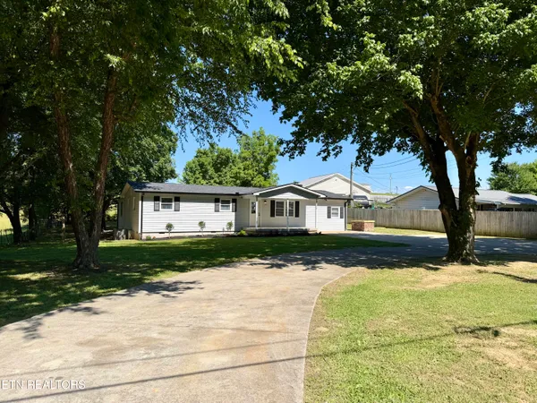 $325,000 | 1035 Lakeside Road, Madisonville, TN 37354