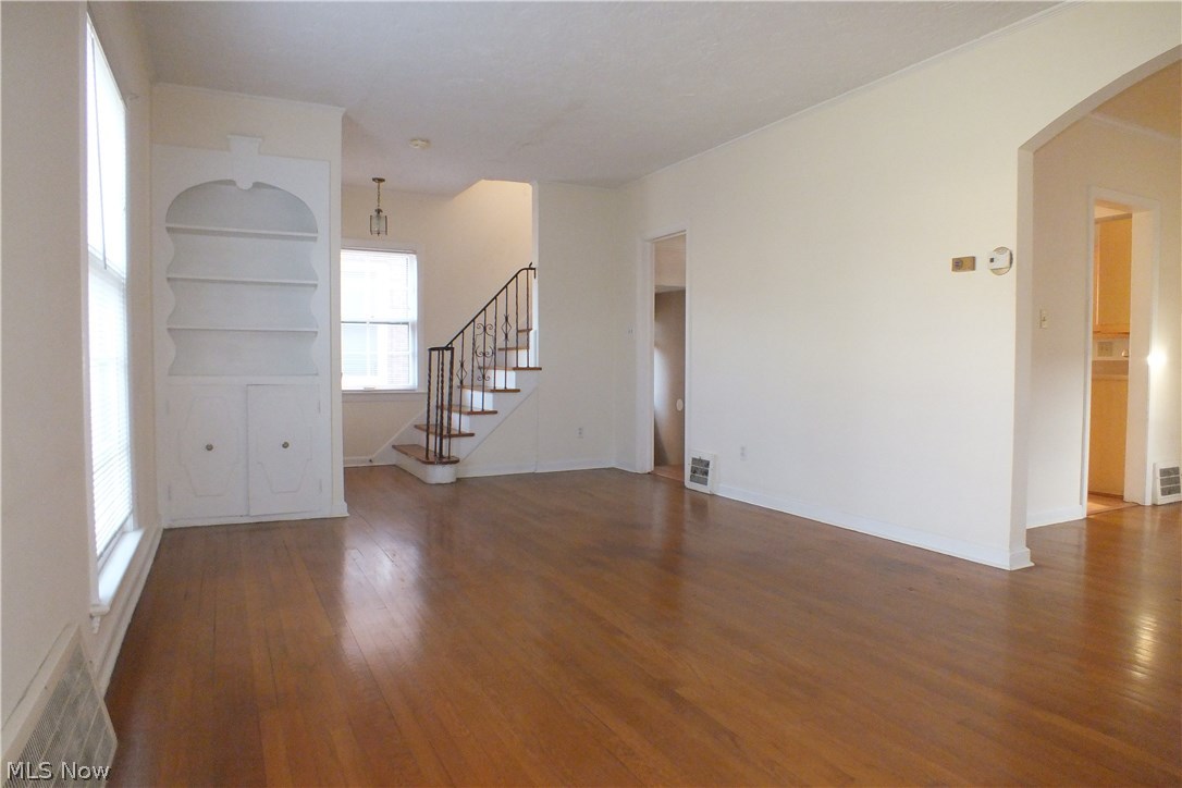 3844 Bethany Road Cleveland, OH 44118 - Photo 4 of 35 The large living room in neutral color with hardwood floor and built-in cabinetry