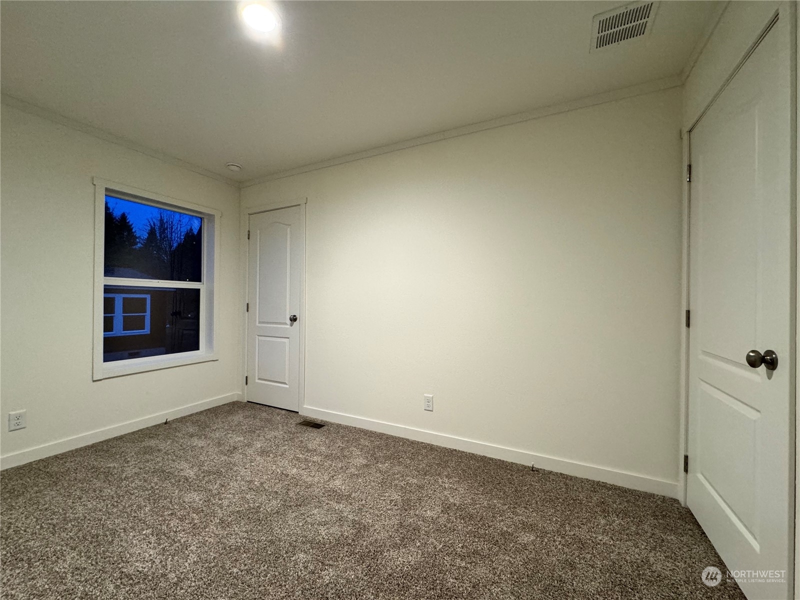 405 Rons Court Kelso, WA 98626 - Photo 8 of 13 Gallery Image 8