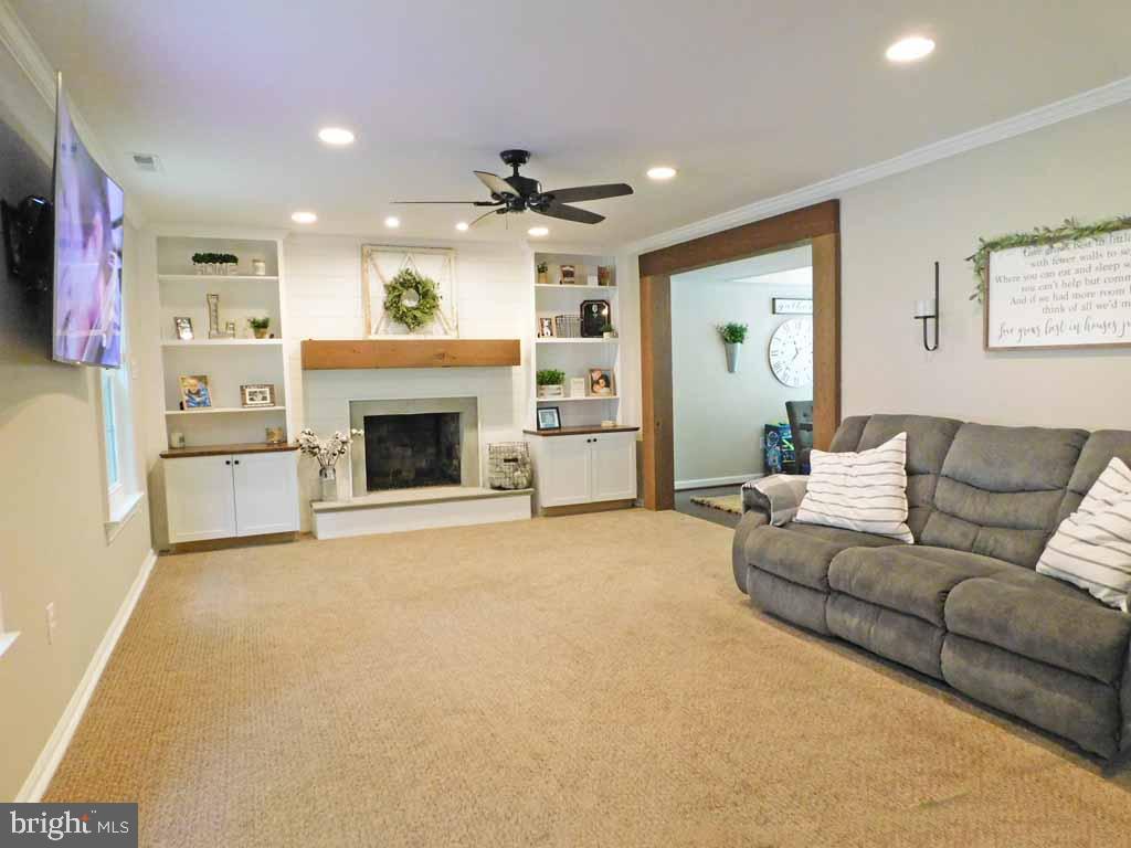159 Aspen Road Yardley, PA 19067 - Photo 2 of 23 Gallery Image 2
