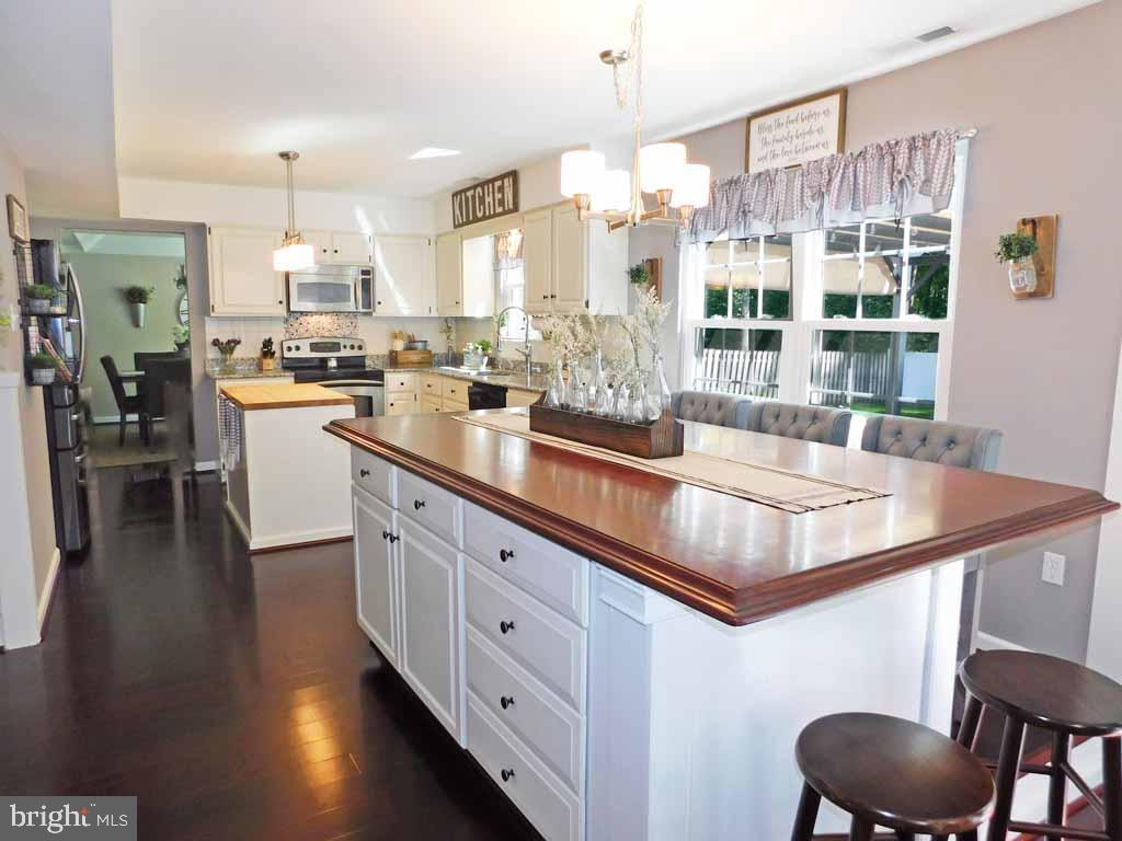 159 Aspen Road Yardley, PA 19067 - Photo 5 of 23 Gallery Image 5