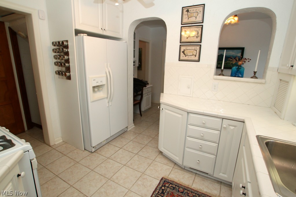 2592 Fenwick Road Cleveland, OH 44118 - Photo 13 of 25
