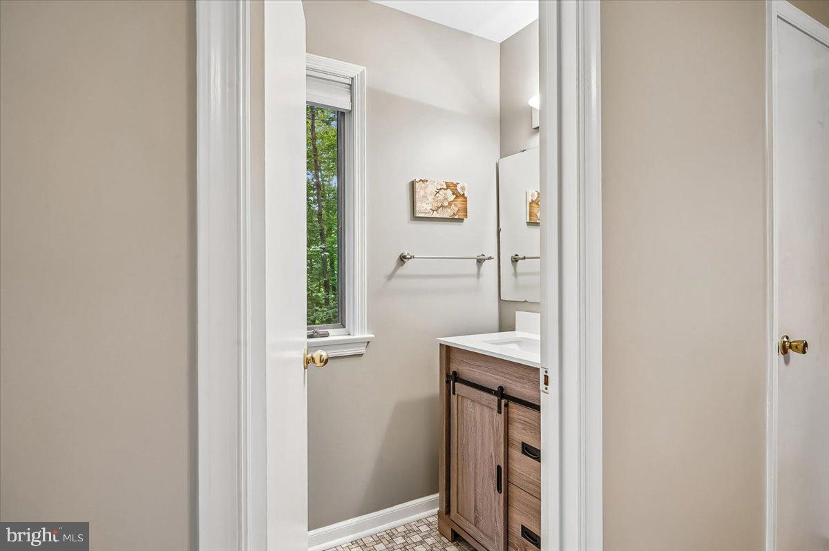 120 Kingswood Road Annapolis, MD 21401 - Photo 21 of 56 Powder Room