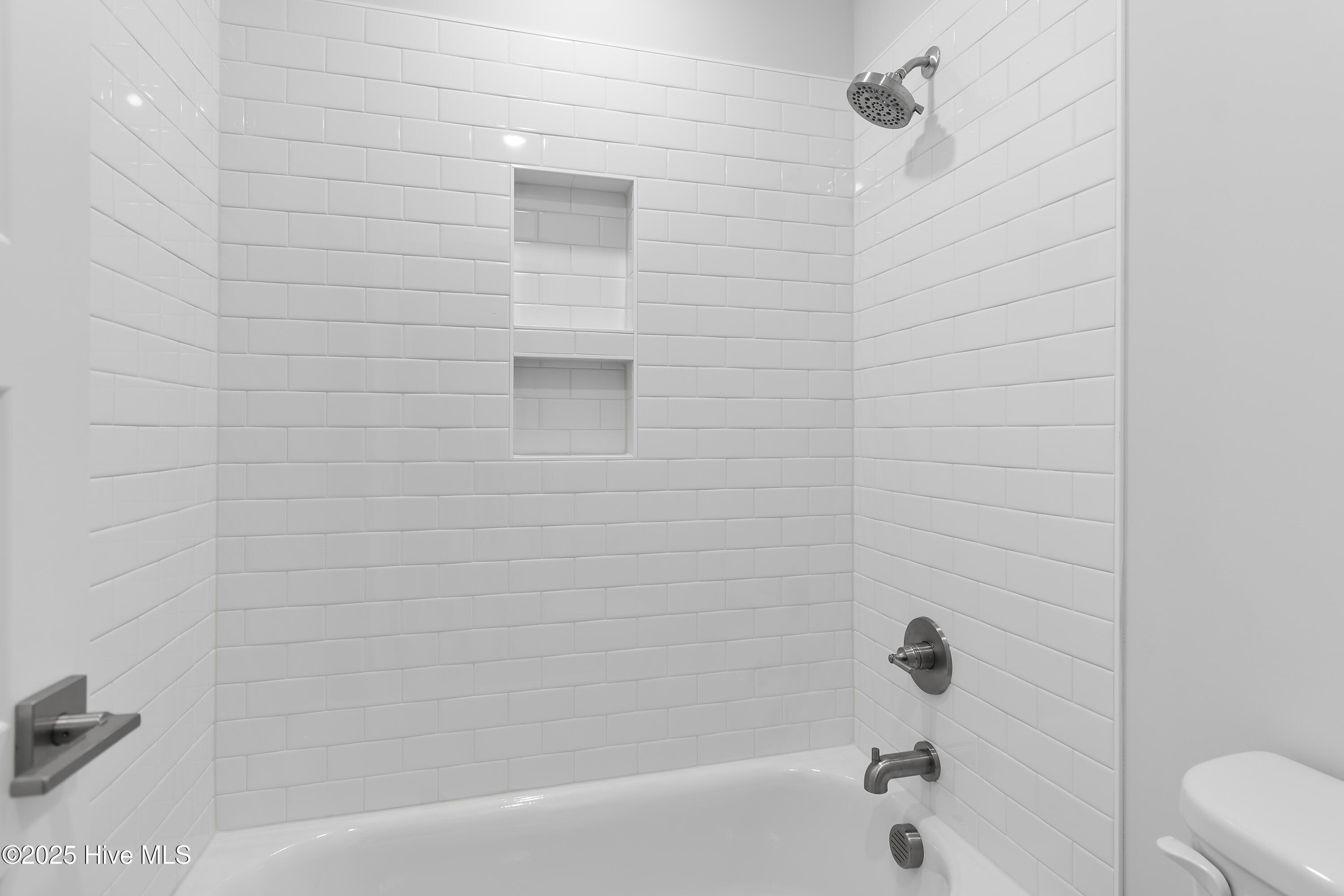 244 Planters Walk Hampstead, NC 28443 - Photo 57 of 86 Full Bathroom 2 on Second Floor