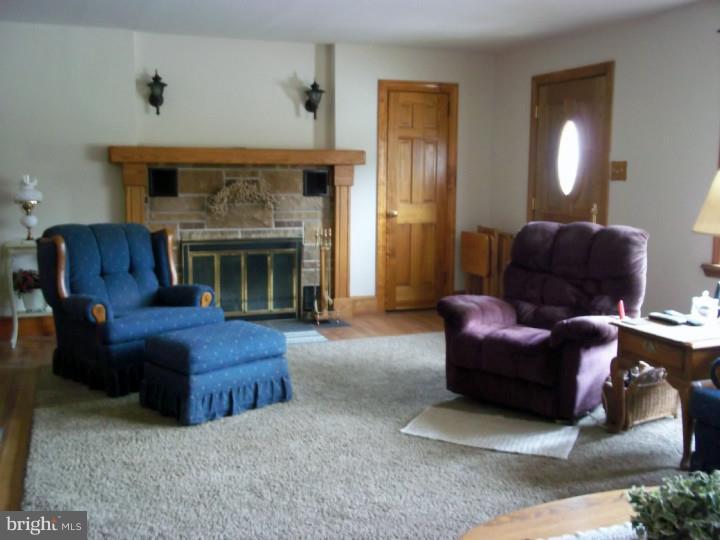 110 Cedar Grove Road Conshohocken, PA 19428 - Photo 7 of 21 Living Room