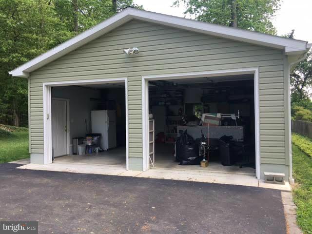 21095 Tanyard Road Preston, MD 21655 - Photo 27 of 30 Garage Auto Doors