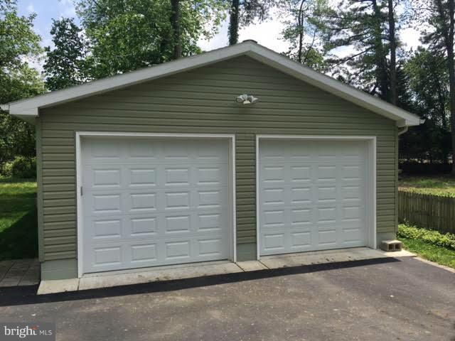 21095 Tanyard Road Preston, MD 21655 - Photo 28 of 30 Garage Auto Doors