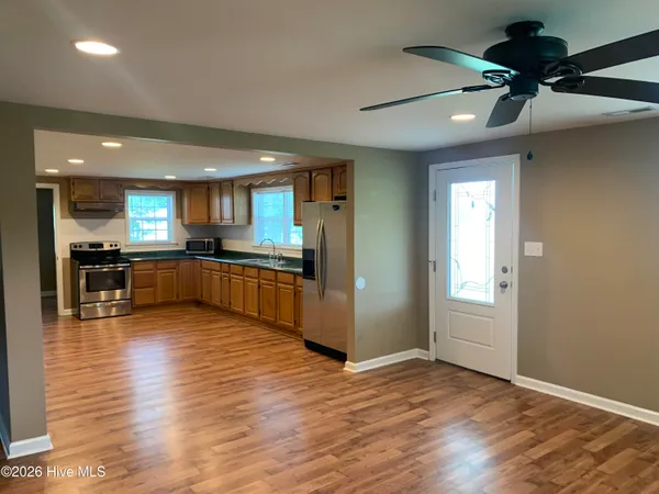 $1,550 | 528 Haws Run Road, Jacksonville, NC 28540