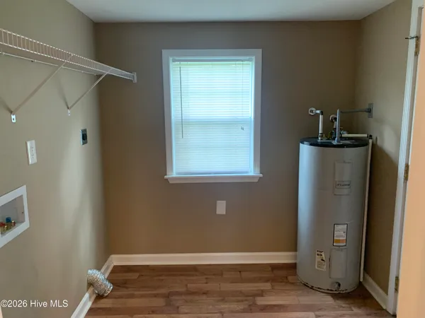 $1,550 | 528 Haws Run Road, Jacksonville, NC 28540