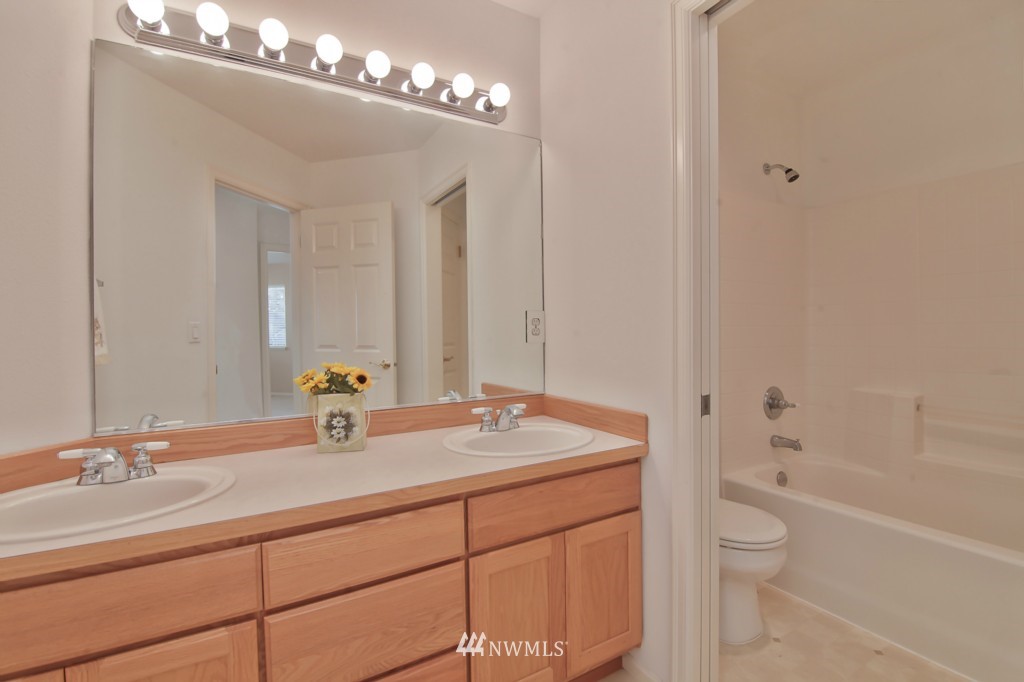 17602 Southeast 186th Way Renton, WA 98058 - Photo 11 of 16 Gallery Image 11