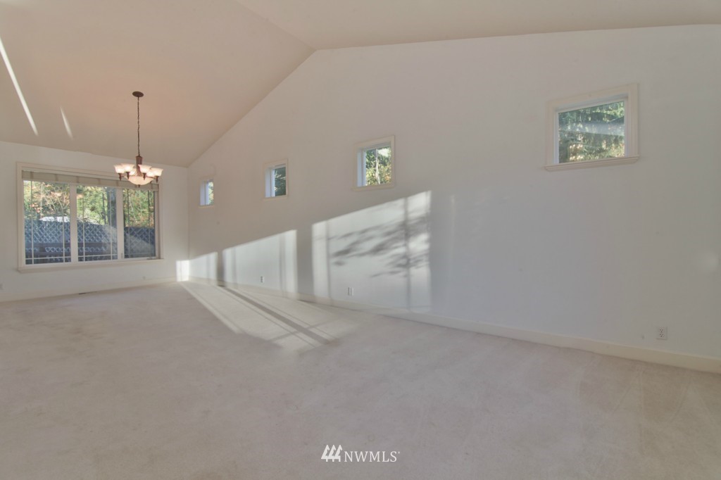 17602 Southeast 186th Way Renton, WA 98058 - Photo 3 of 16 Gallery Image 3