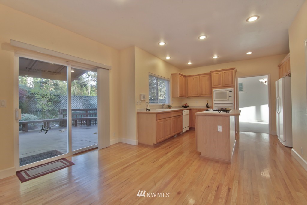 17602 Southeast 186th Way Renton, WA 98058 - Photo 5 of 16 Gallery Image 5