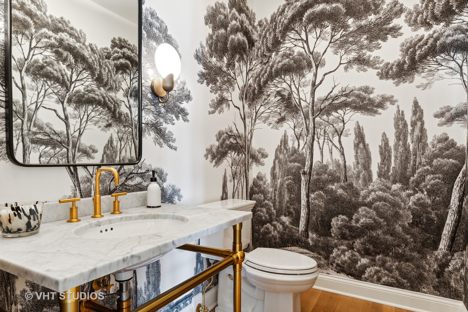 37 Sheridan Road Highland Park, IL 60035 - Photo 19 of 48 a view of a dinning table and chairs in the patio