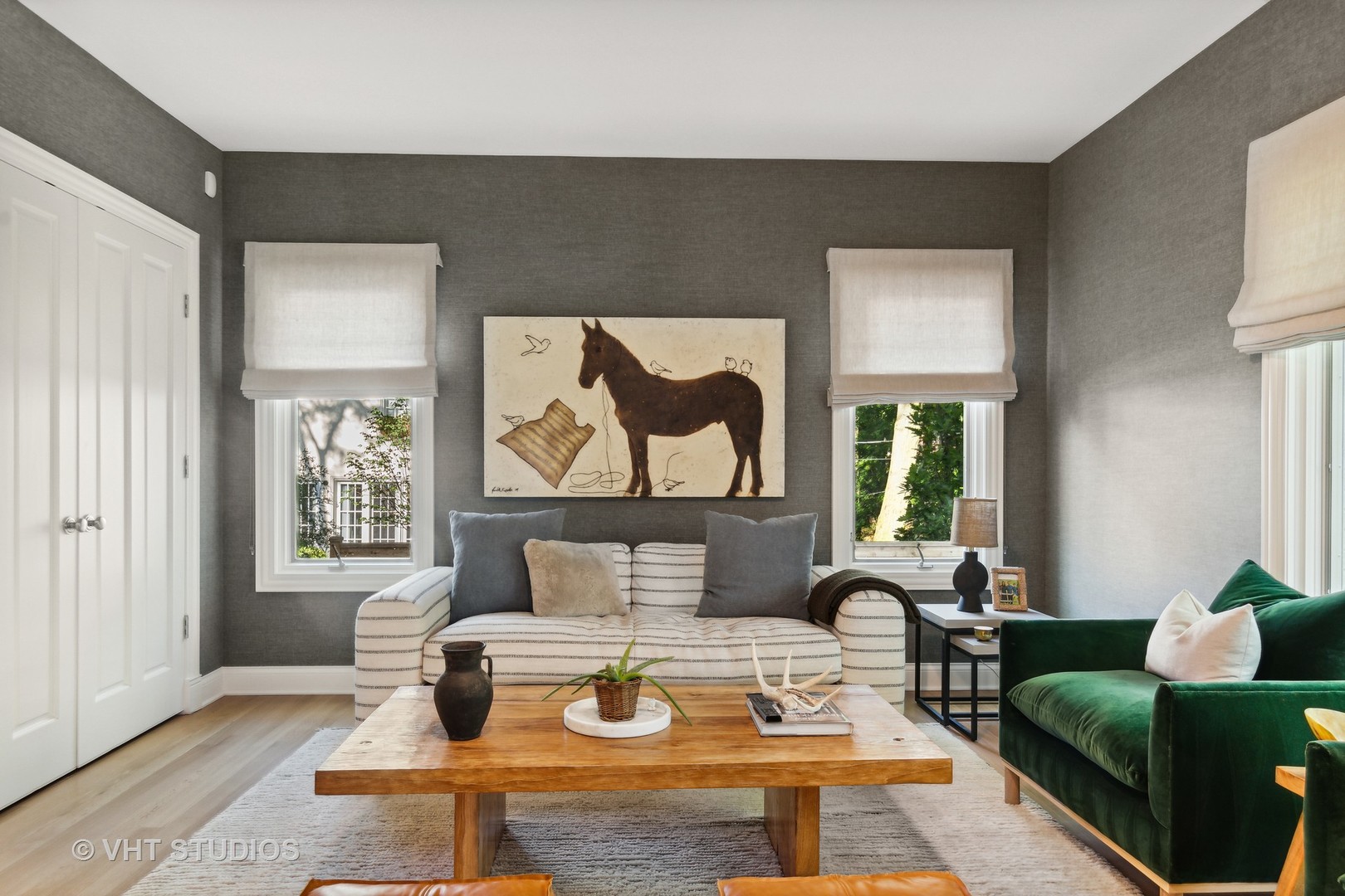 37 Sheridan Road Highland Park, IL 60035 - Photo 21 of 48 a living room with furniture and a painting on the wall