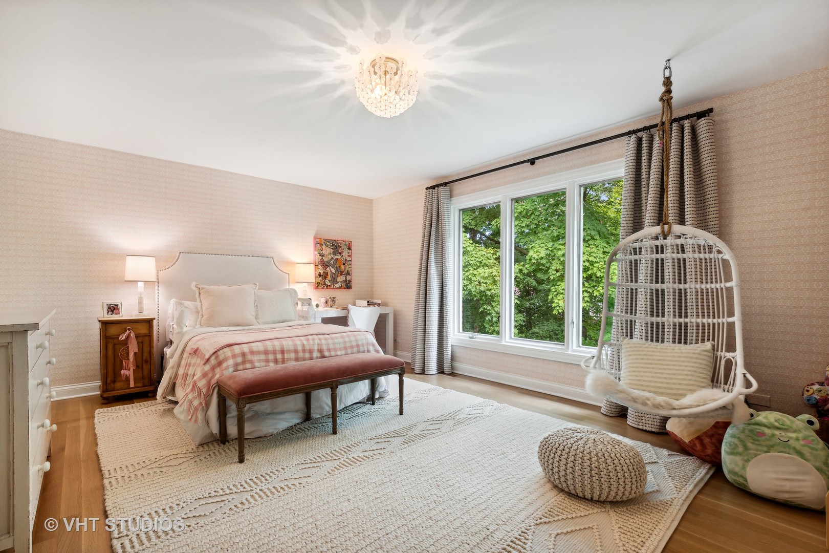 37 Sheridan Road Highland Park, IL 60035 - Photo 35 of 48 a spacious bedroom with a bed and glass window
