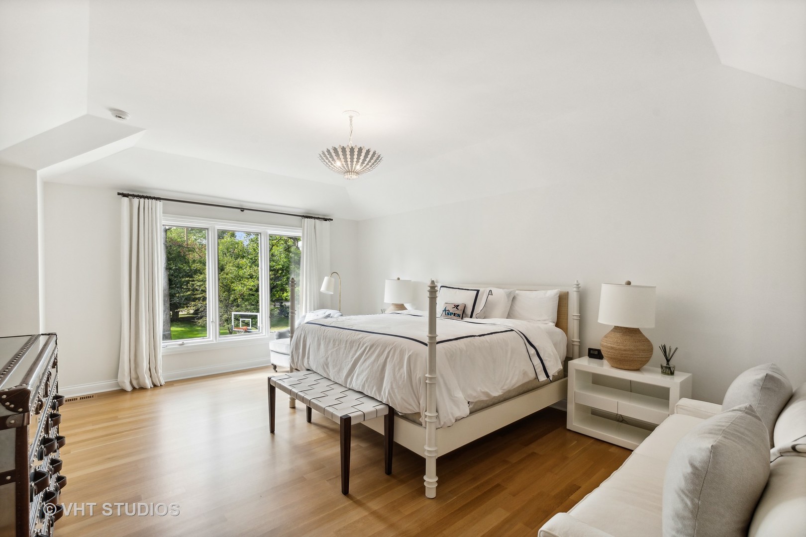 37 Sheridan Road Highland Park, IL 60035 - Photo 37 of 48 a bed room with a bed and a chair