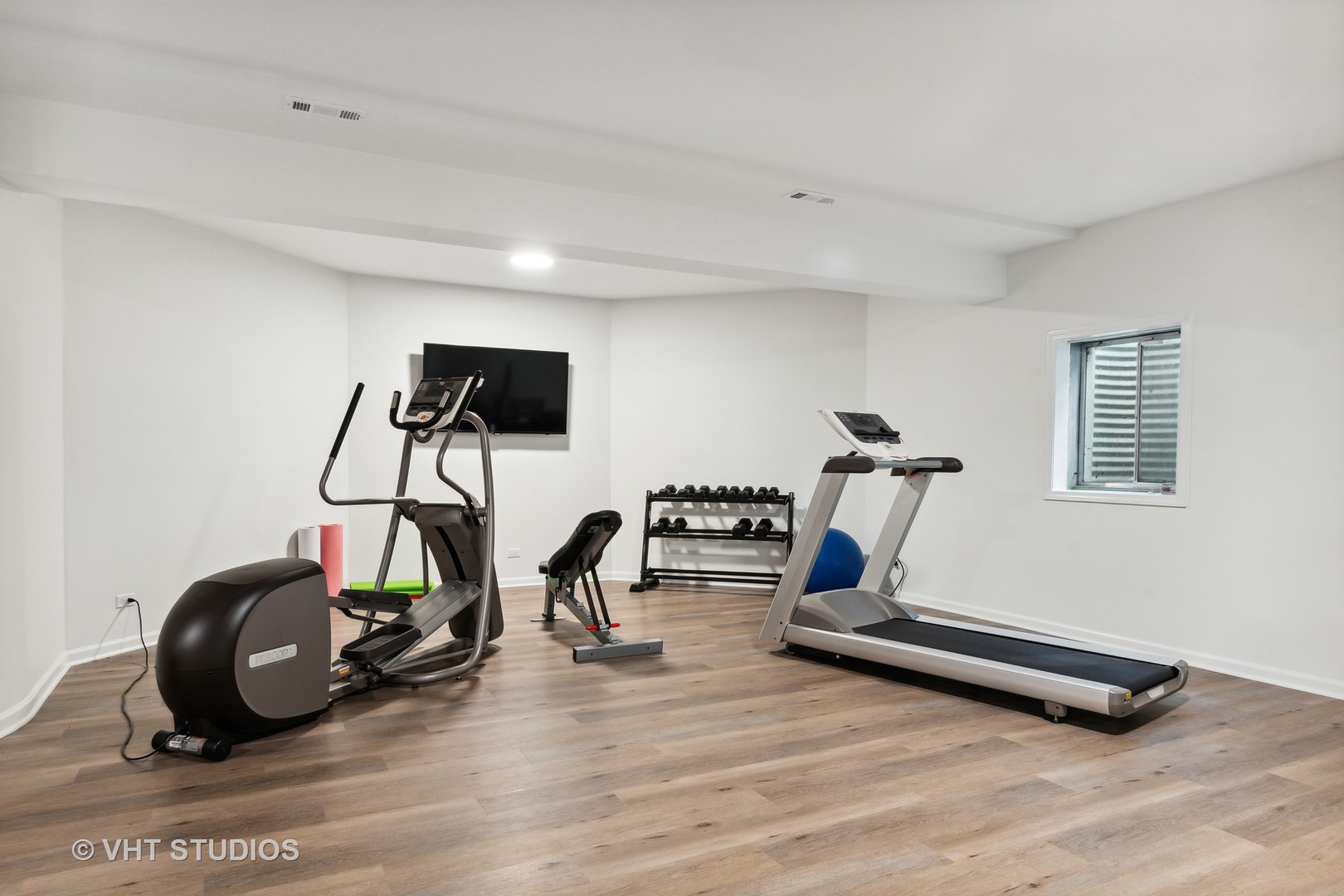 37 Sheridan Road Highland Park, IL 60035 - Photo 42 of 48 a view of a room with gym equipment