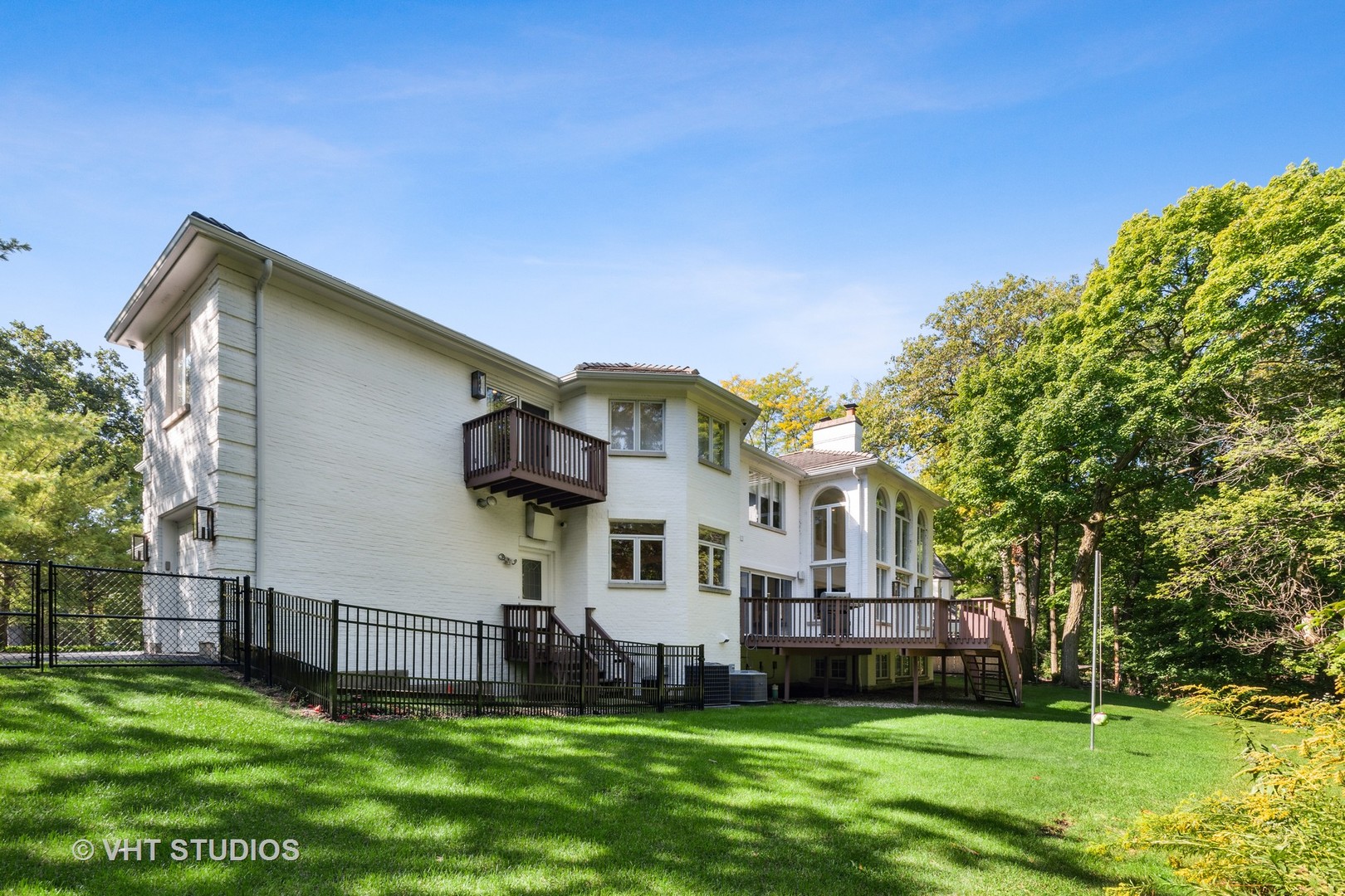 37 Sheridan Road Highland Park, IL 60035 - Photo 44 of 48 a front view of a house with a yard
