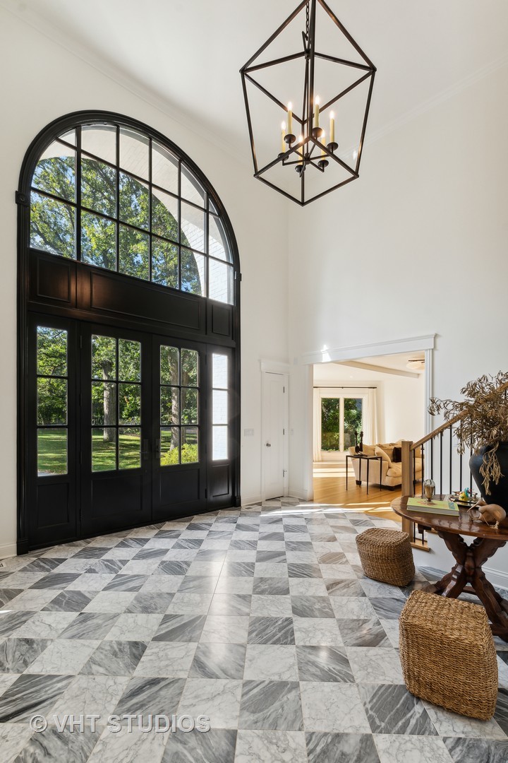 37 Sheridan Road Highland Park, IL 60035 - Photo 5 of 48 a living room with furniture and a large window
