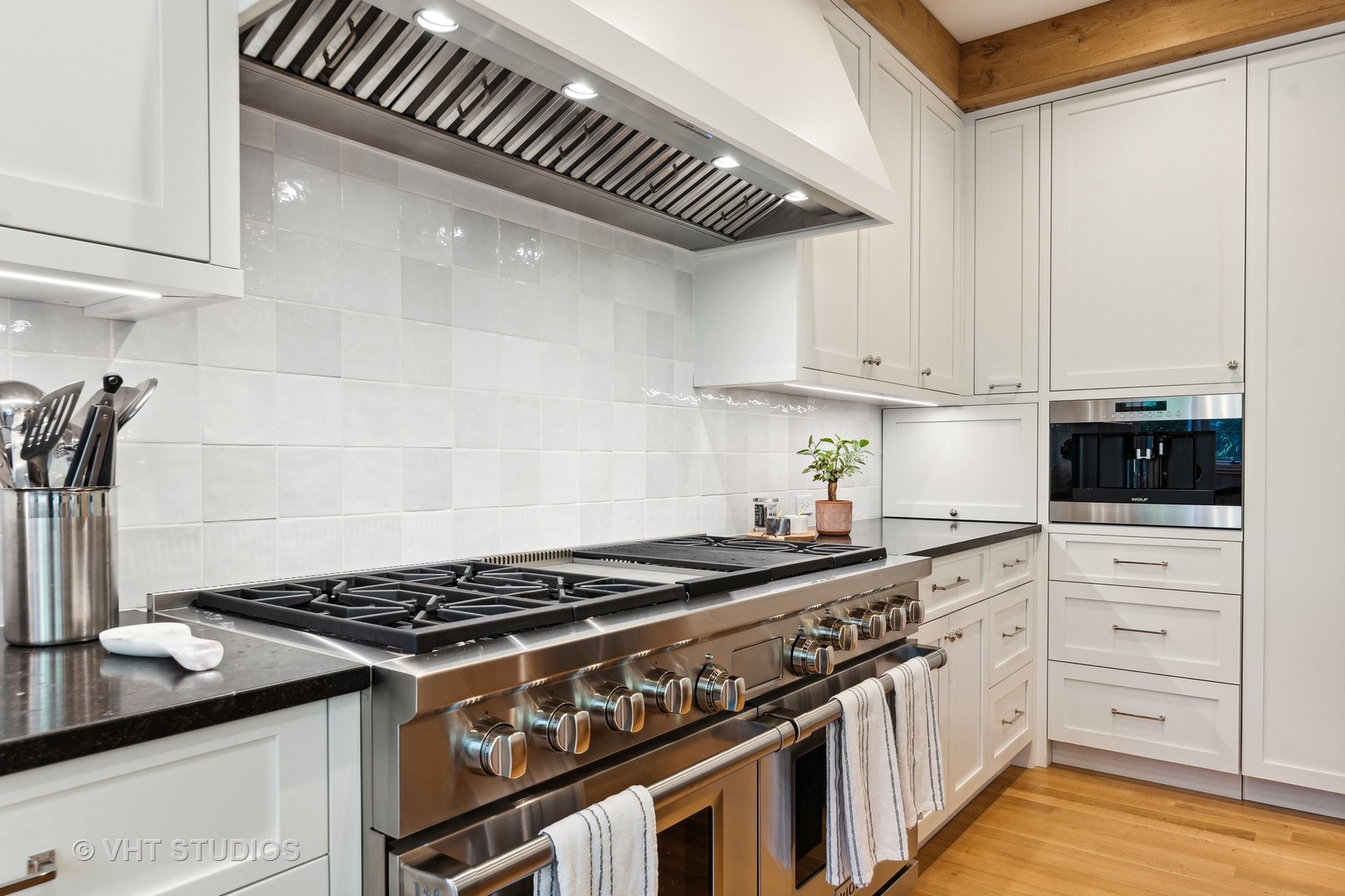 37 Sheridan Road Highland Park, IL 60035 - Photo 9 of 48 a stove top oven sitting inside of a kitchen