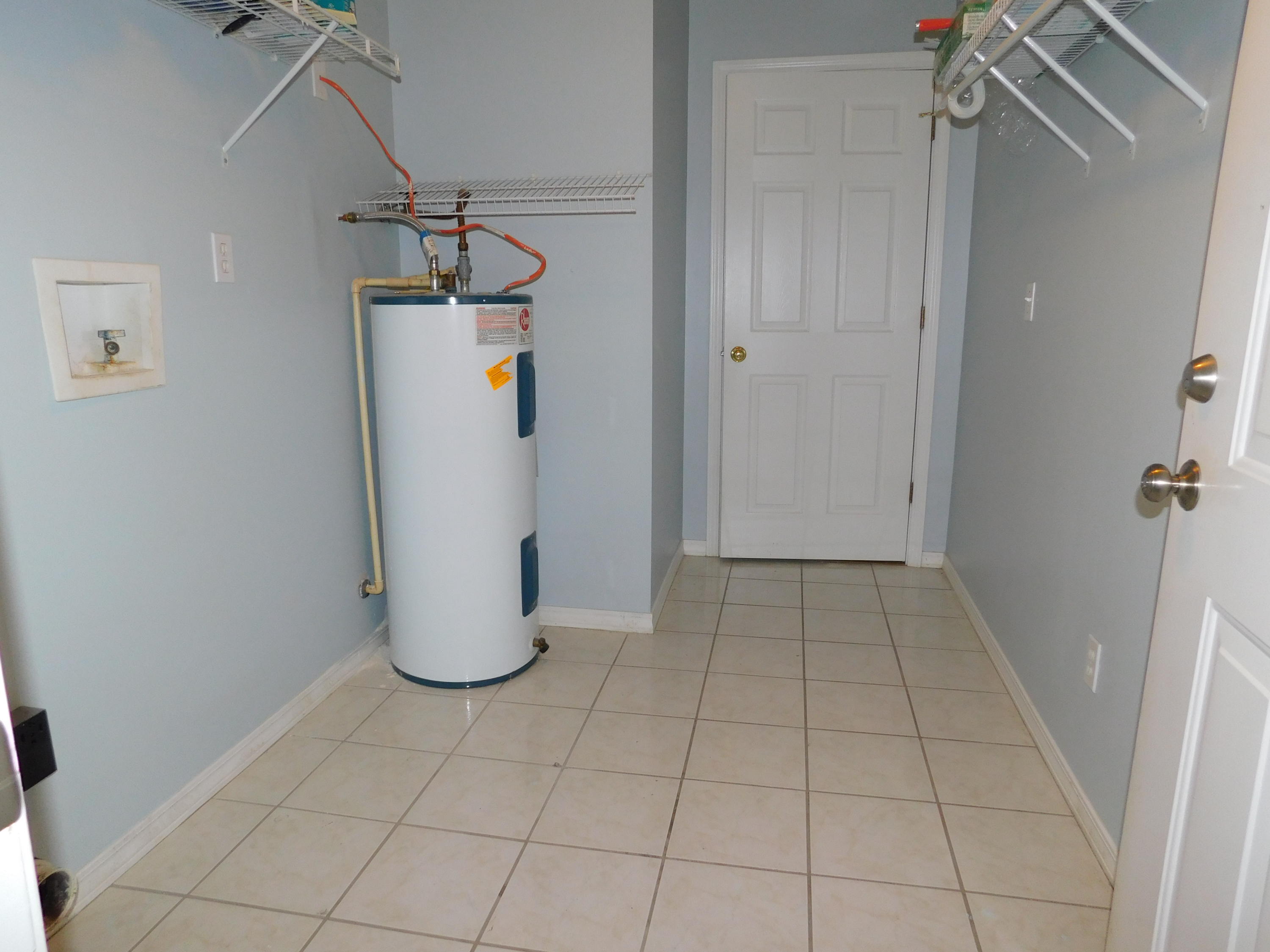 23 Snook Road Mary Esther, FL 32569 - Photo 8 of 11 Laundry room